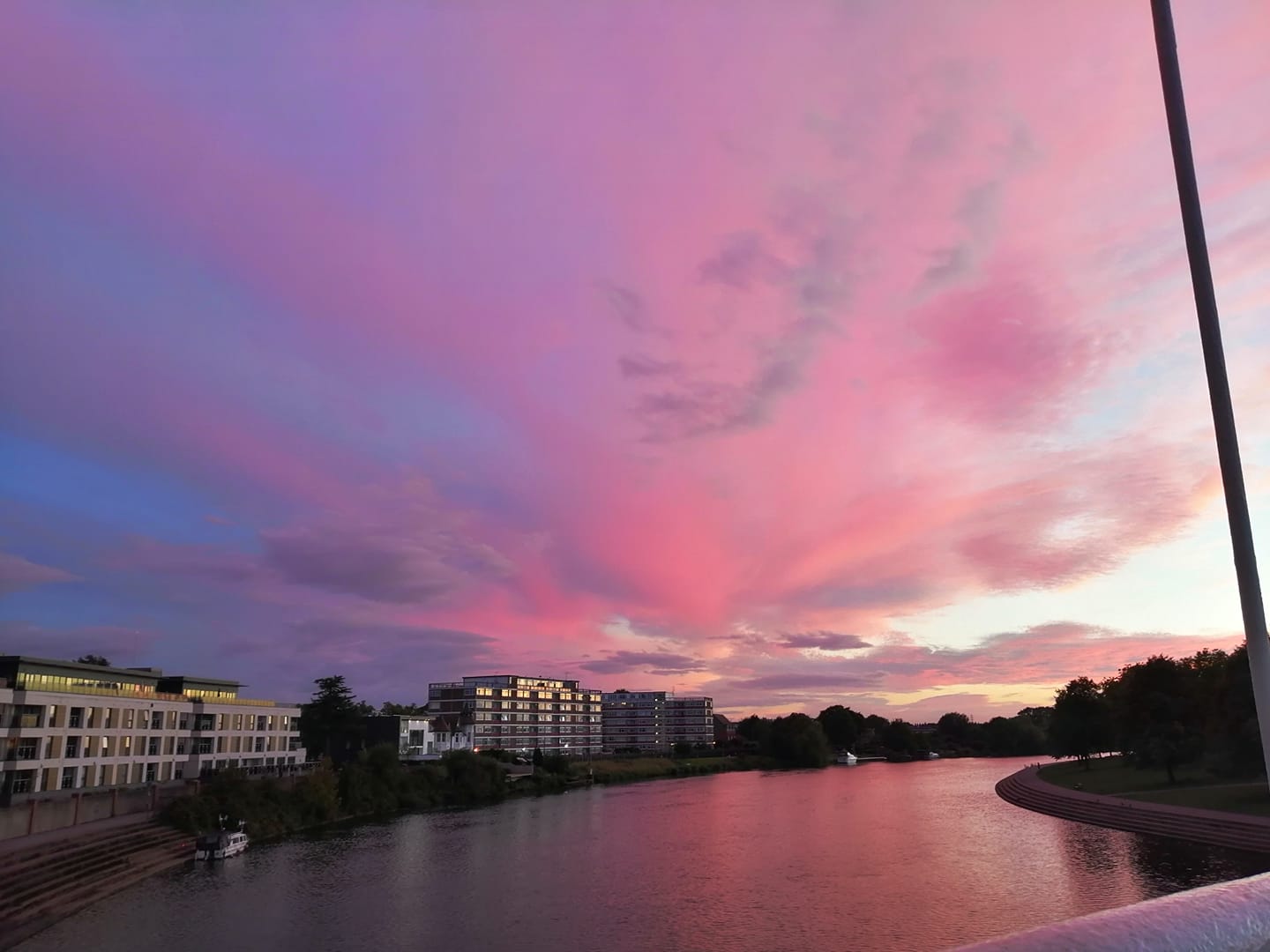 Frânturi de cer se dezgolesc de frici